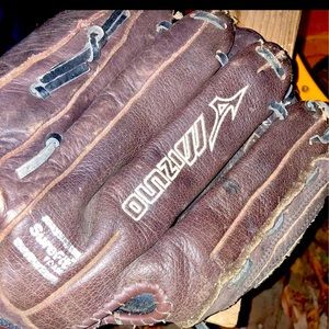 Mizuno fast pitch glove